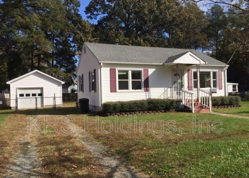 Cute home w detached Garage property image