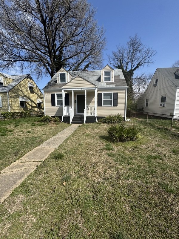 1110 E 16th St property image