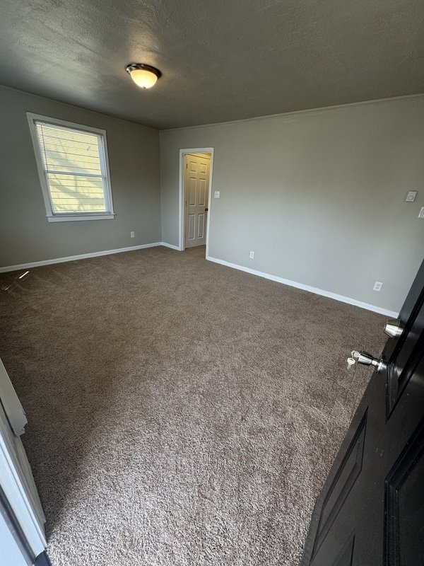 1110 E 16th St property image