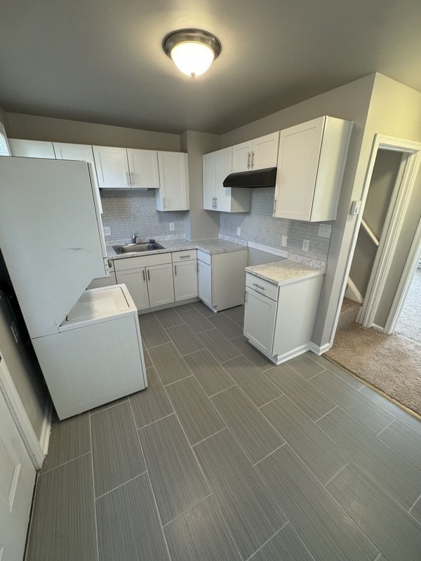 1110 E 16th St property image