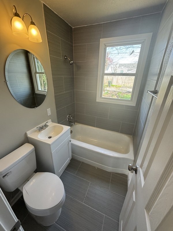 1110 E 16th St property image