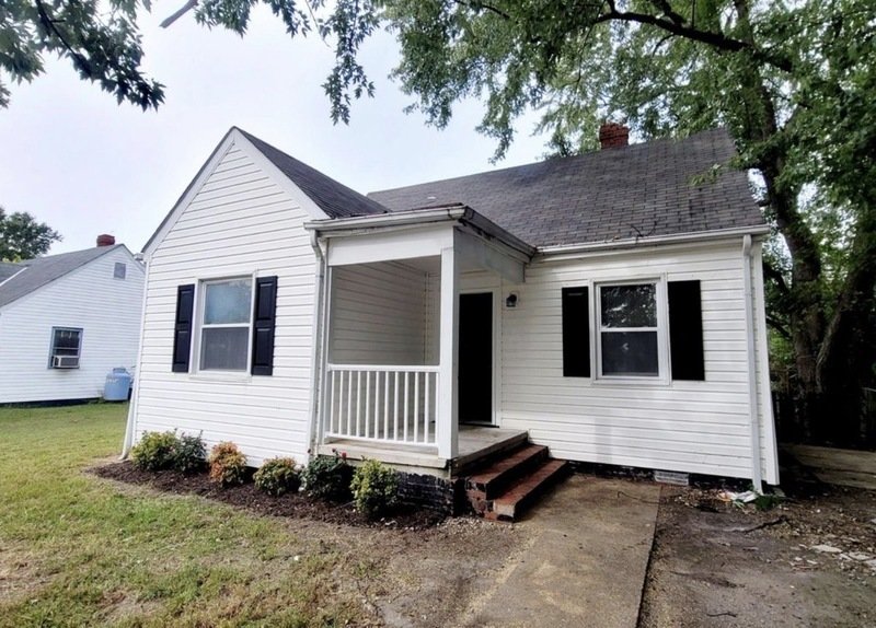 2002 Carrol St property image