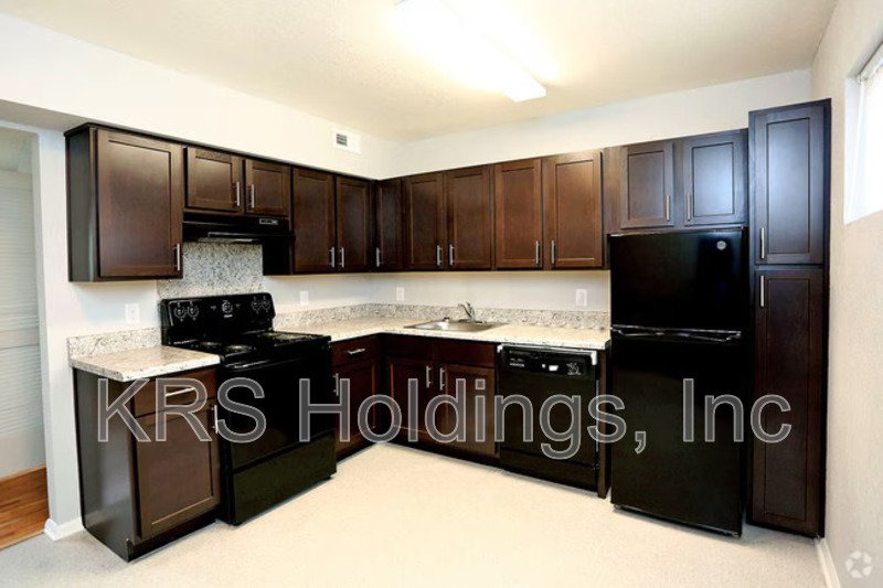 ✨ 2-Bedroom Townhome Available at Soundview Townhomes! ✨ $895/MO special property image