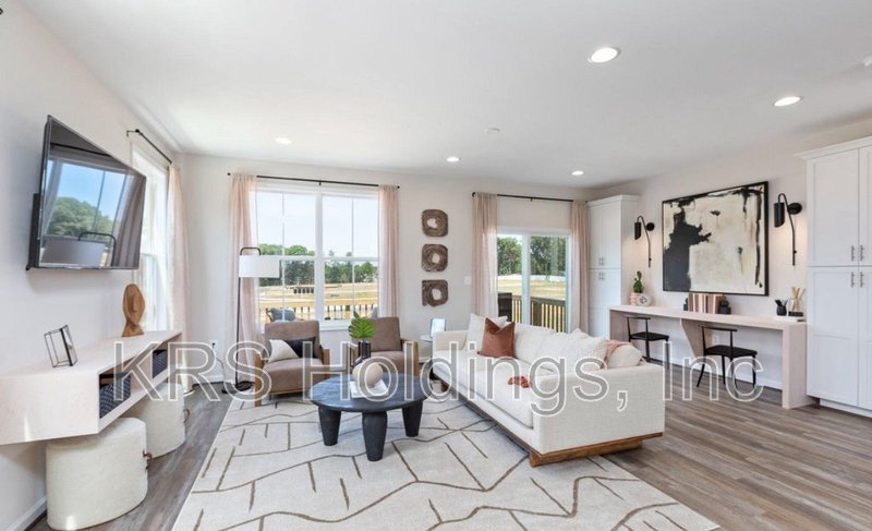 Beautiful Modern Newer Construction property image