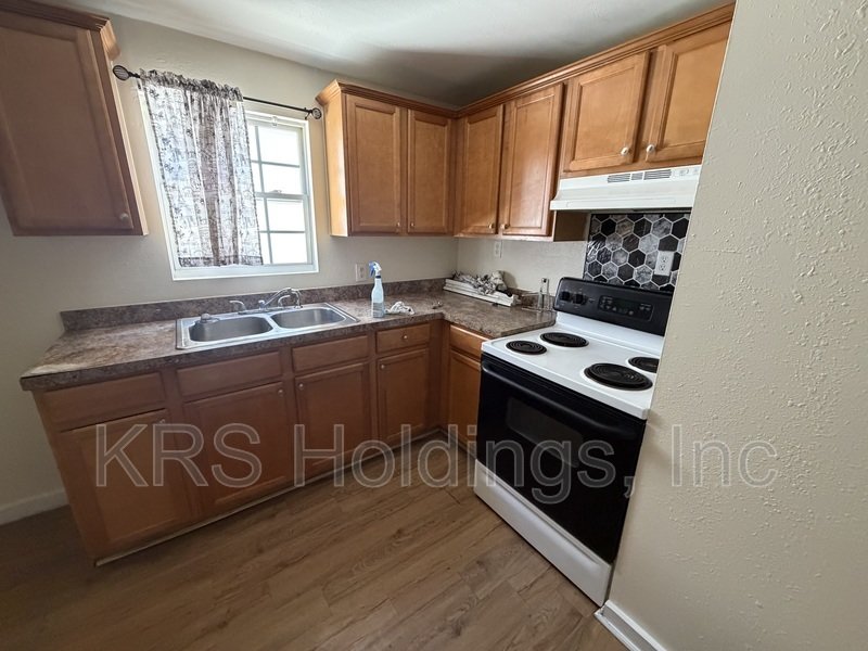 716 31st St B property image