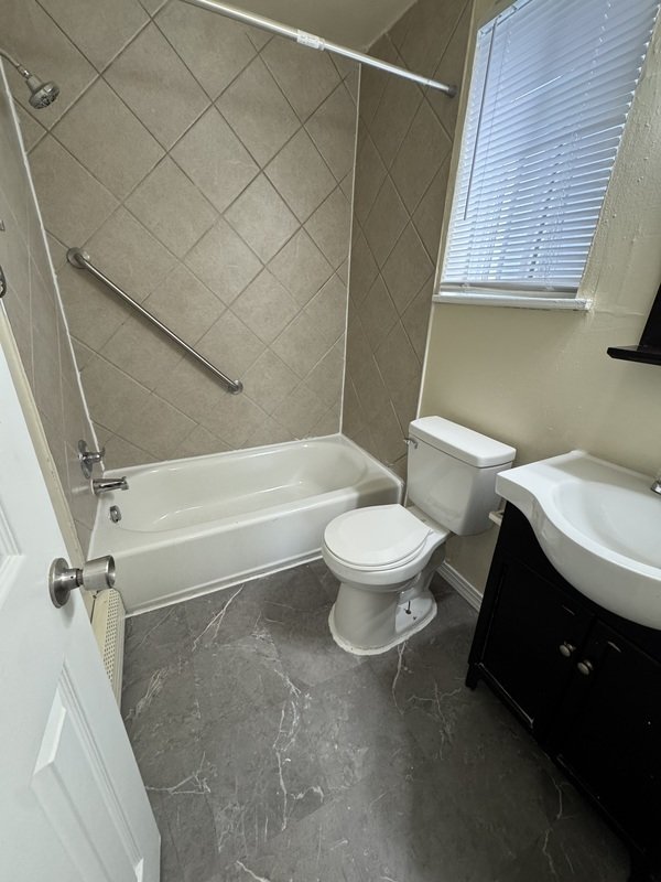 3210 Ellwood Ave B property image