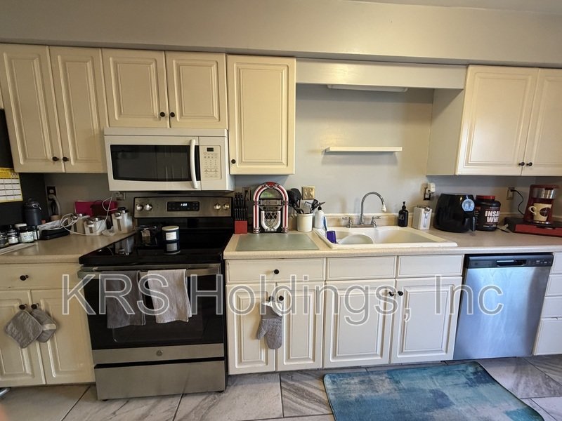 6040 Capital Place property image