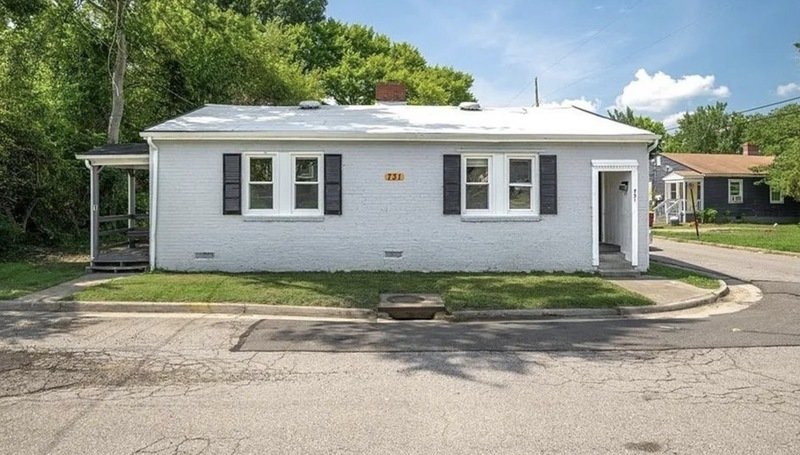 731 Cameron St 2 bedroom property image