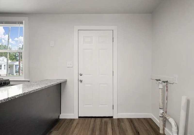 731 Cameron St 2 bedroom property image