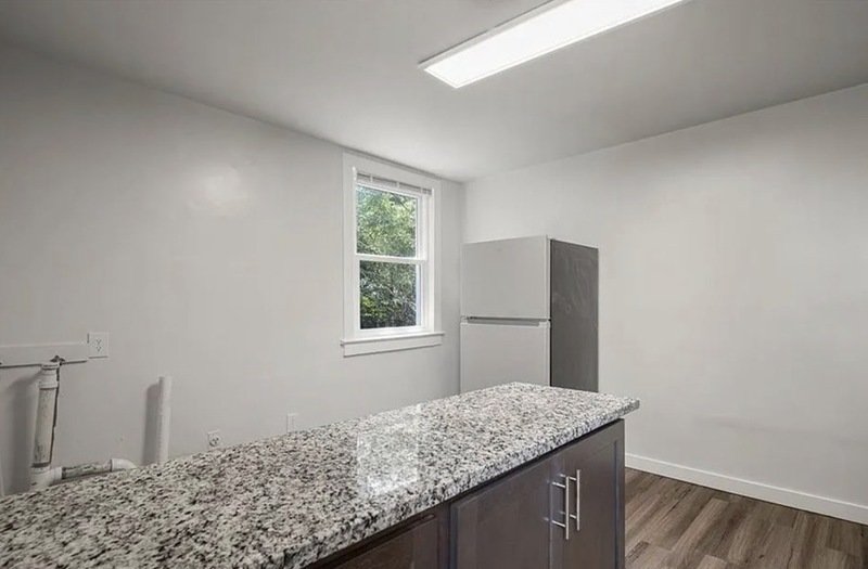 731 Cameron St 2 bedroom property image