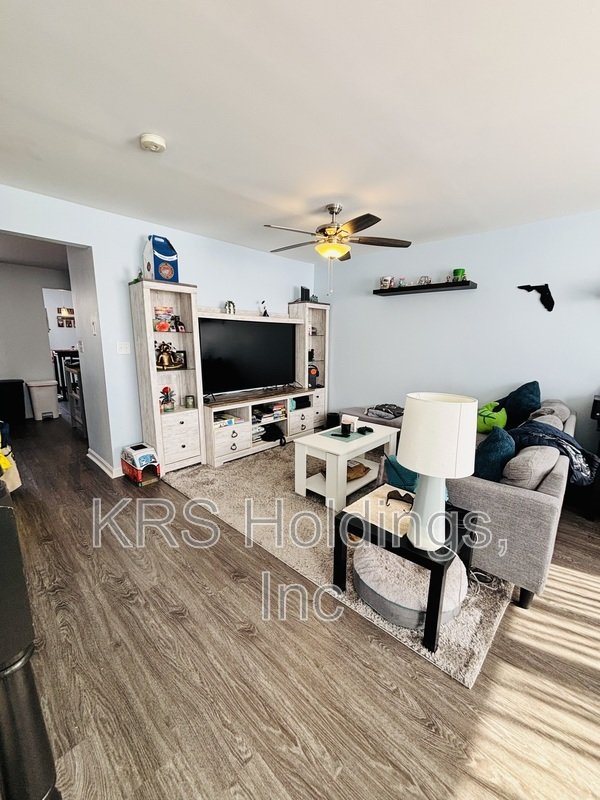 Renovated Corner lot Available for April property image