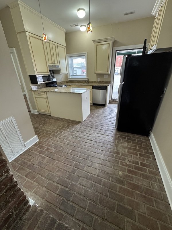 201 E Bank St 2 property image