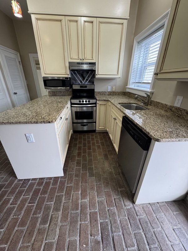 201 E Bank St 2 property image