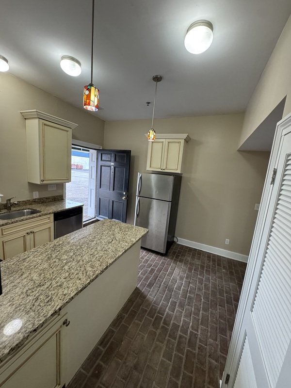 201 E Bank St 2 property image