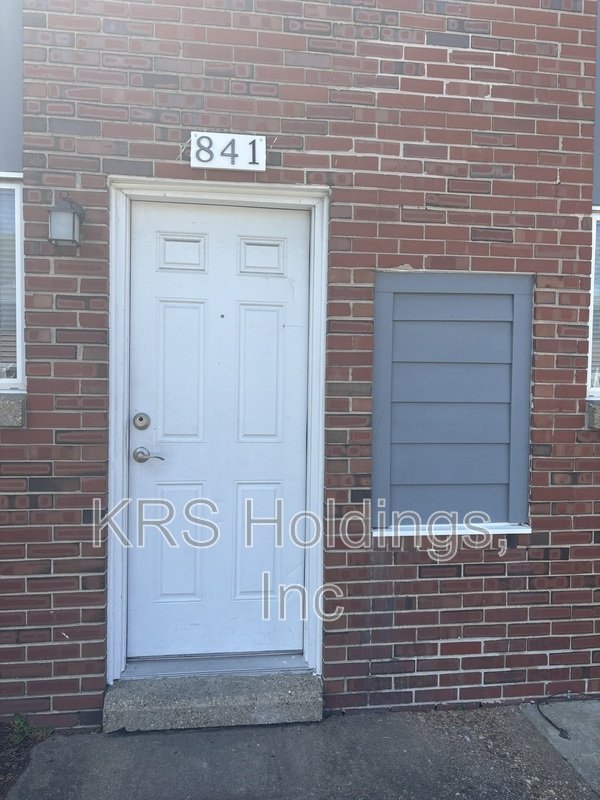 Spacious 2-BR Townhome Near Newport News Shipyard – Move-In Ready! property image