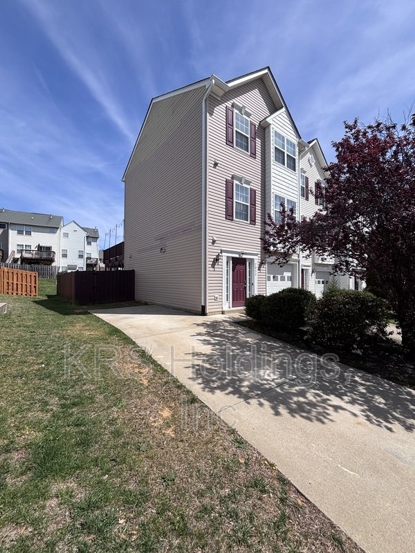 Renovated Corner lot Available Now! property image