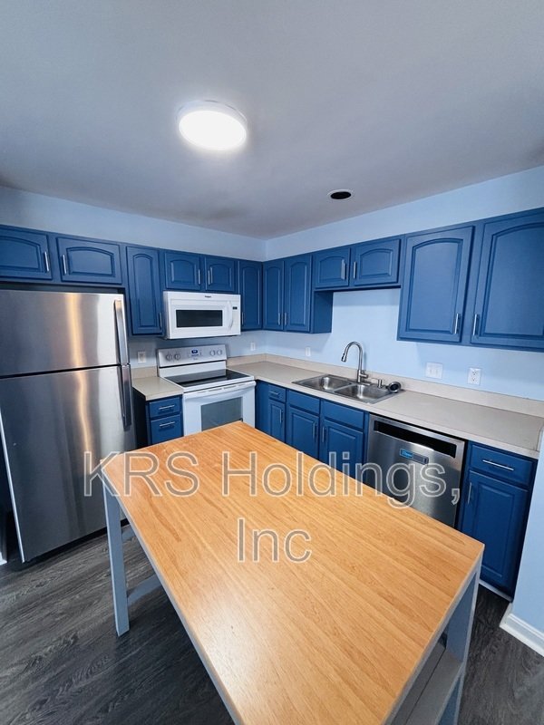 Renovated Corner lot Available Now! property image