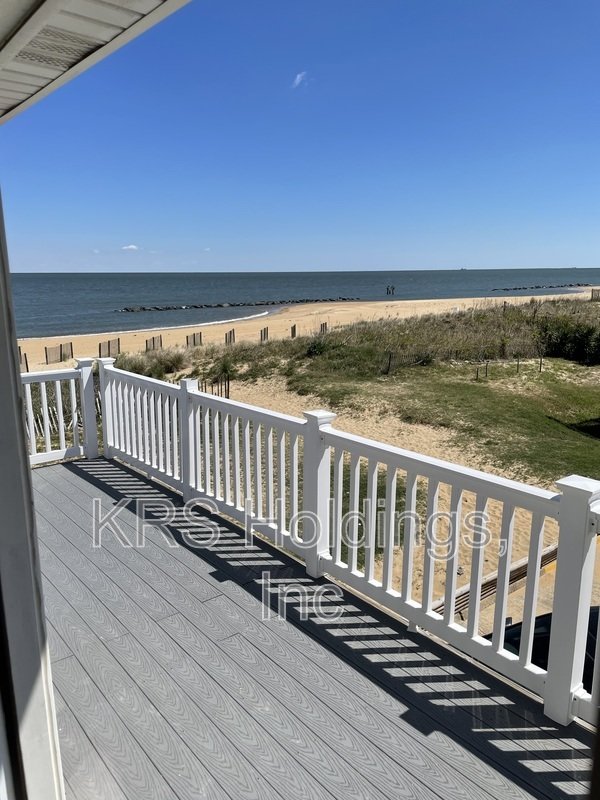 Beachside End Unit w-Balcony!! property image