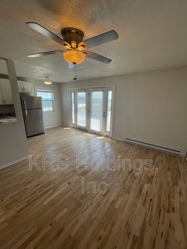 Beachside End Unit w-Balcony!! property image