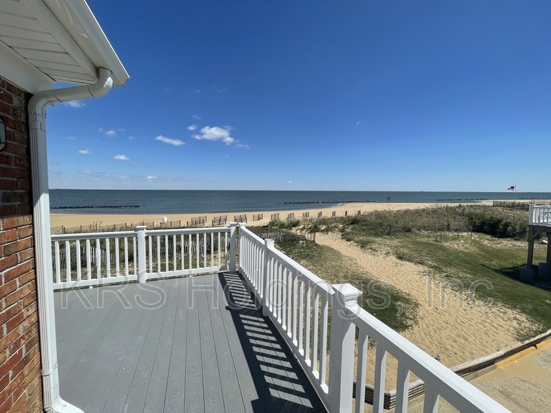 Beachside End Unit w-Balcony!! property image