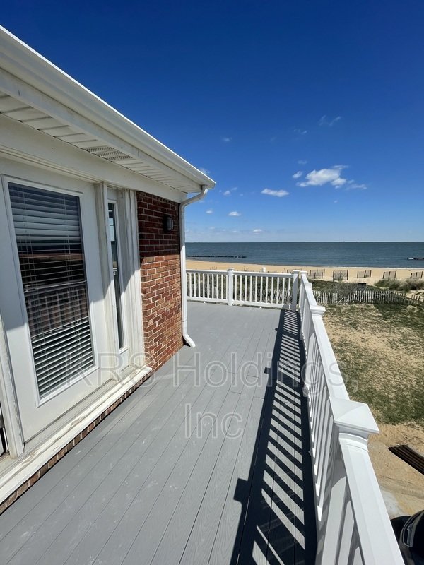 Beachside End Unit w-Balcony!! property image
