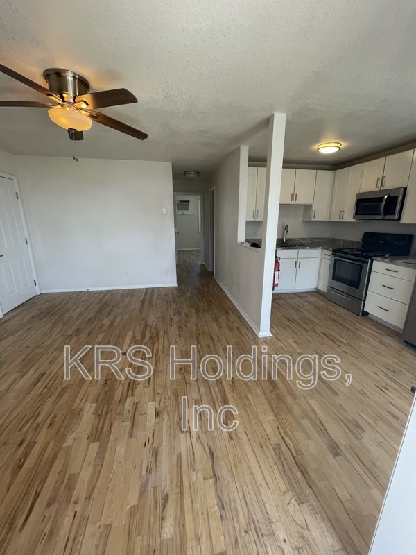 Beachside End Unit w-Balcony!! property image