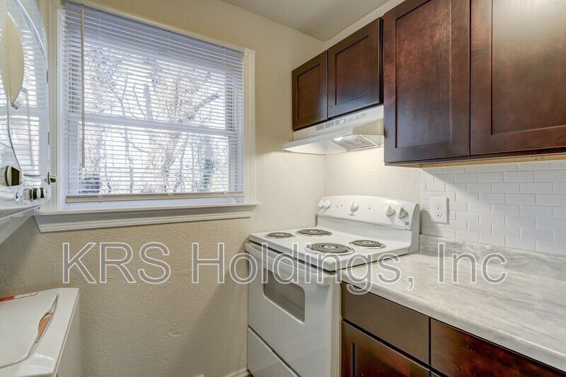 1517 HALIFAX ST APT 17 property image