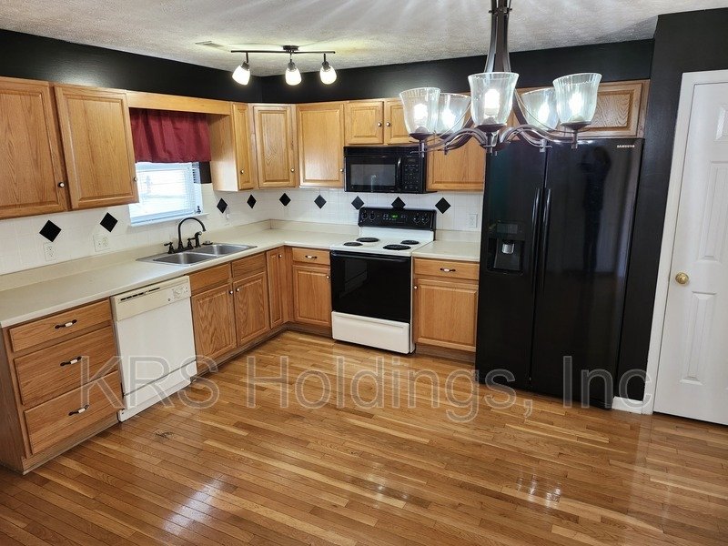 For Rent: Harrisonburg 3 BR, 2.5 Bath Well-maintained Townhouse property image