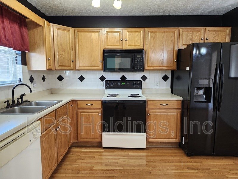 For Rent: Harrisonburg 3 BR, 2.5 Bath Well-maintained Townhouse property image