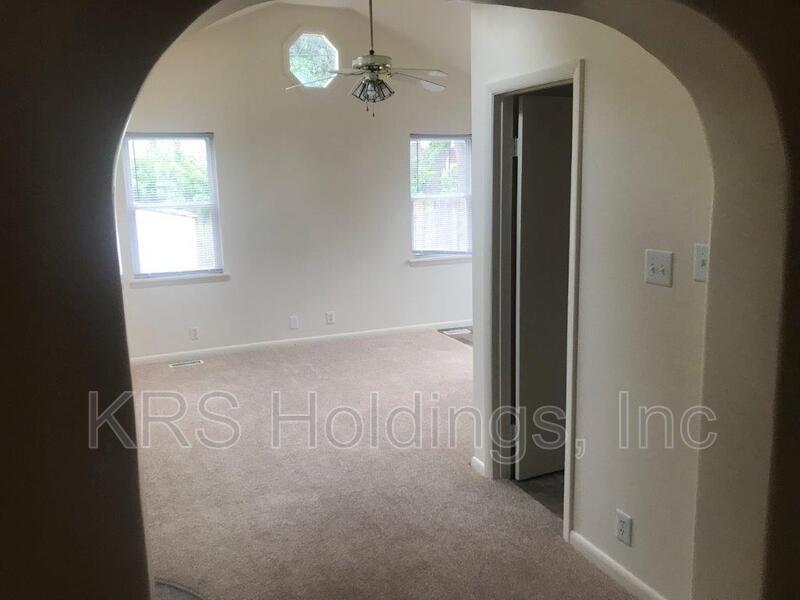 Maycox Ave: Spacious 3BR Duplex property image