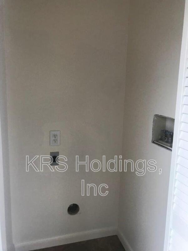 Maycox Ave: Spacious 3BR Duplex property image