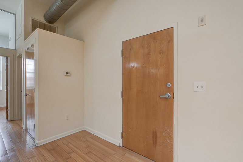 1011 W Marshall St Apt 212 property image
