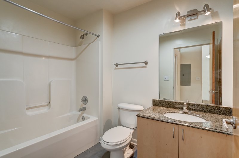 1011 W Marshall St Apt 212 property image