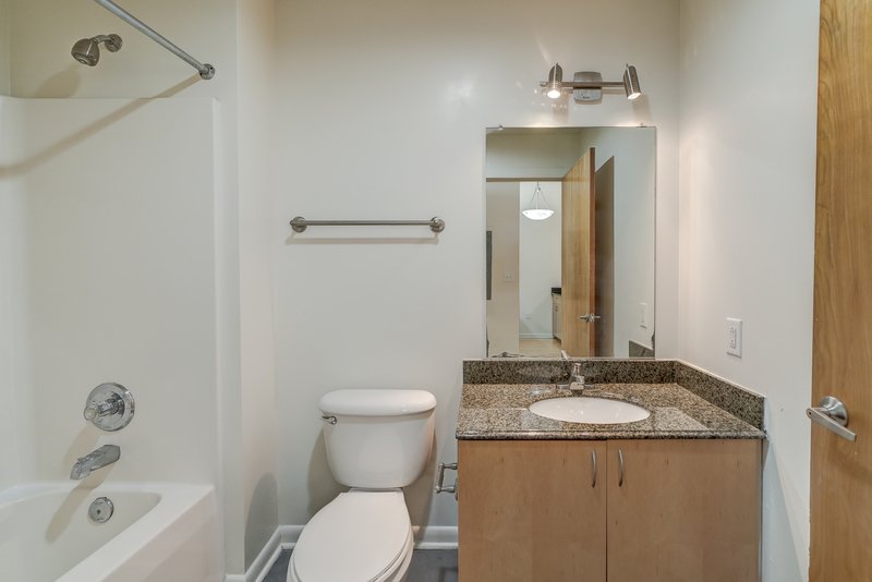 1011 W Marshall St Apt 212 property image