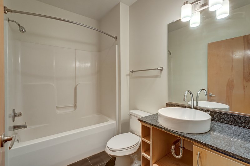 1318 W Broad St, Apt 202 property image
