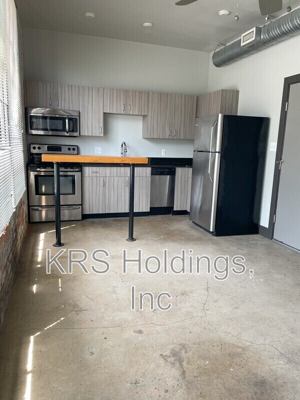 123 Pine St Apt 1 property image