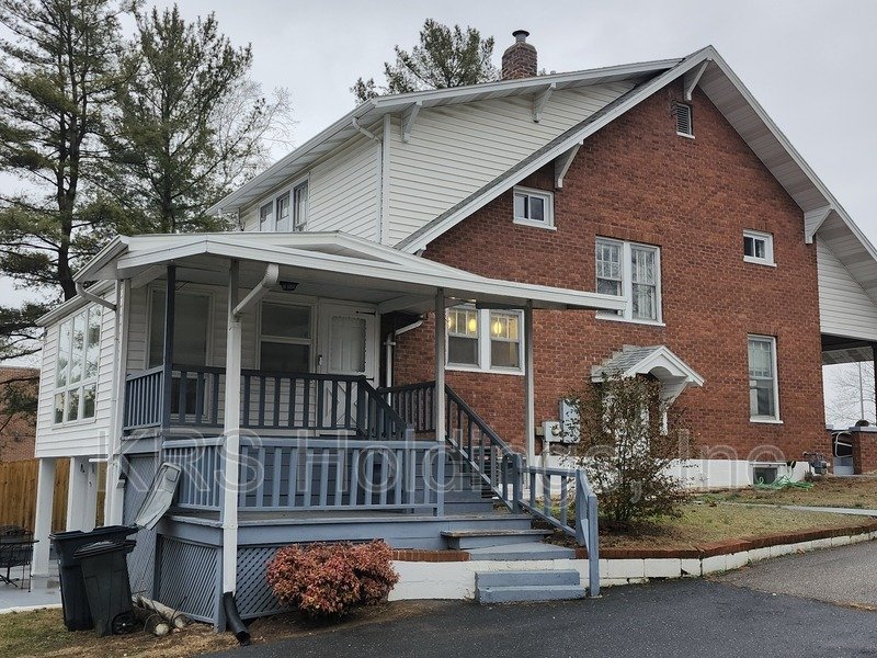Single Family 5 BR House in Harrisonburg Available NOW property image
