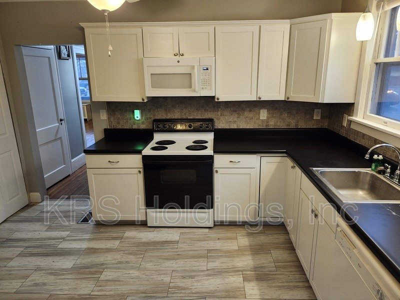 Single Family 5 BR House in Harrisonburg Available NOW property image
