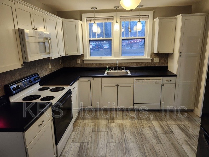 Single Family 5 BR House in Harrisonburg Available NOW property image