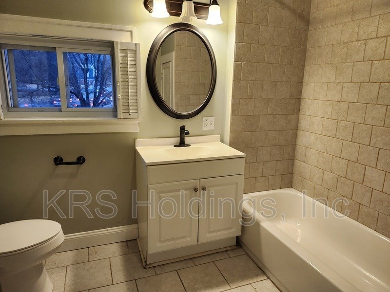 Single Family 5 BR House in Harrisonburg Available NOW property image