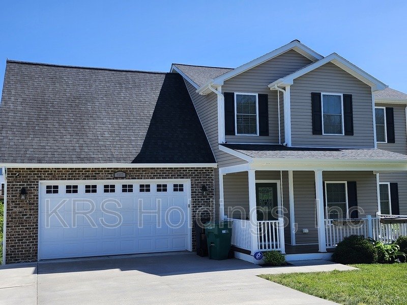 AVAILABLE NOW-Beautiful Single Family 4 BR, 2.5 Bath Home, Great Location property image
