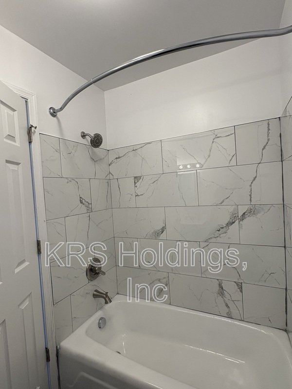 SUMMER FREE SPECIAL AVAILABLE** READY FOR MOVE IN NOW 1 BEDROOM 1 BATHROOM ** property image