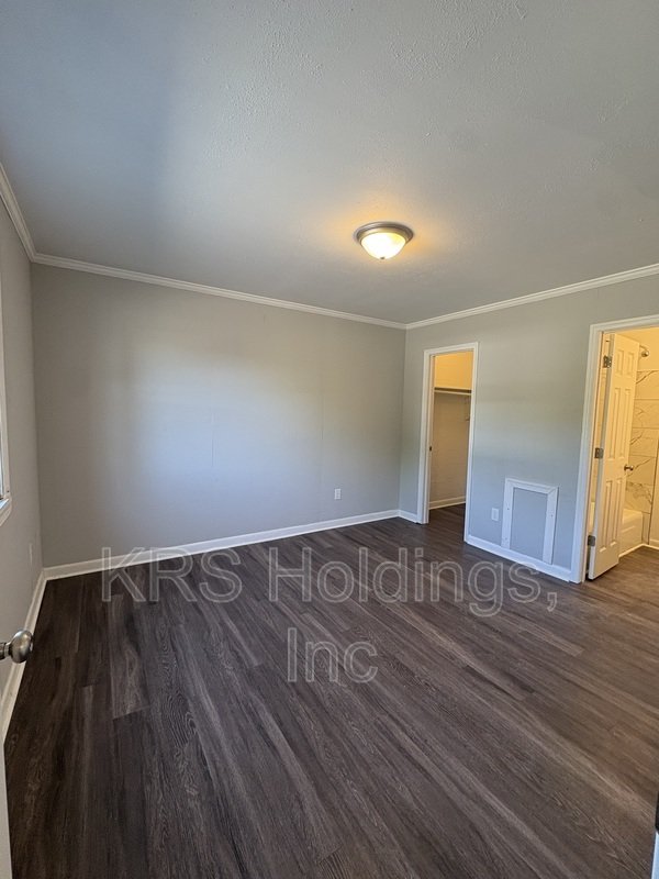 SUMMER FREE SPECIAL AVAILABLE** READY FOR MOVE IN NOW 1 BEDROOM 1 BATHROOM ** property image