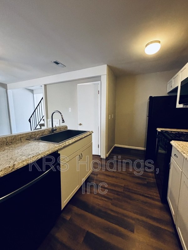 Lovely Townhome Ready Now! property image