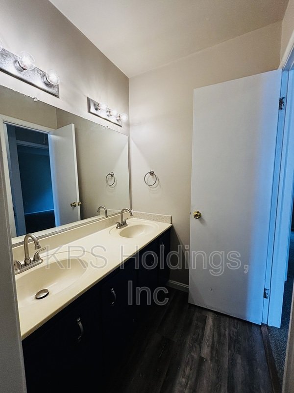 Lovely Townhome Ready Now! property image