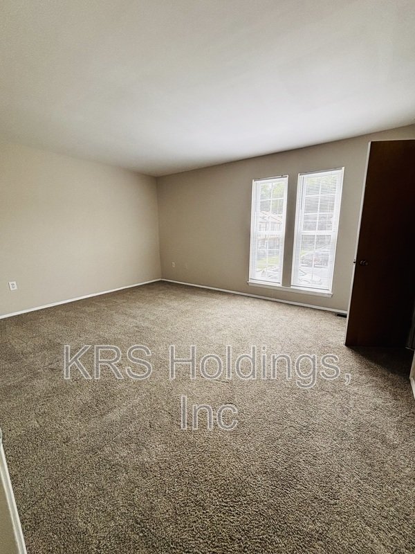 Lovely Townhome Ready Now! property image