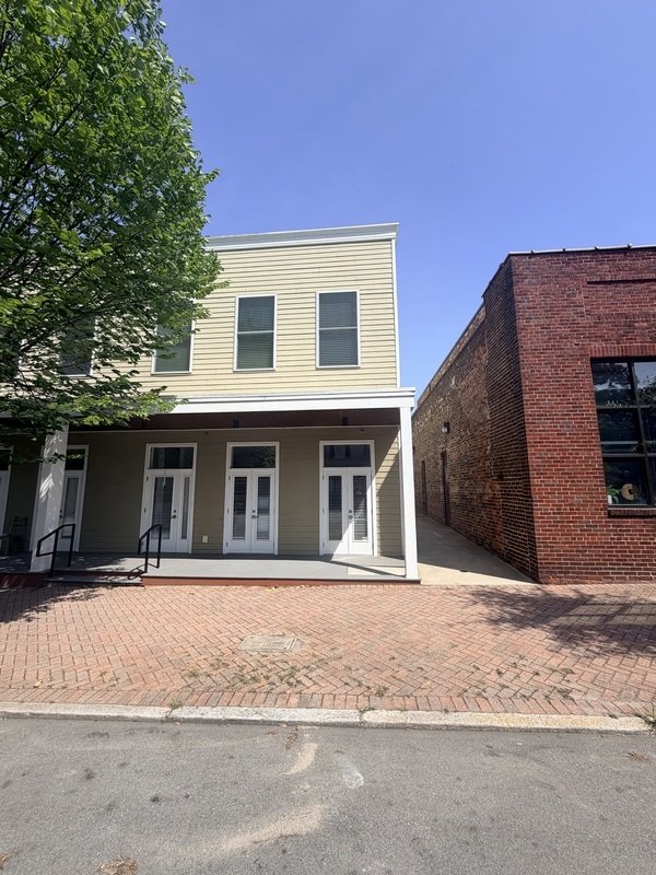 Includes water, sewer, trash, cable, and Internet! property image