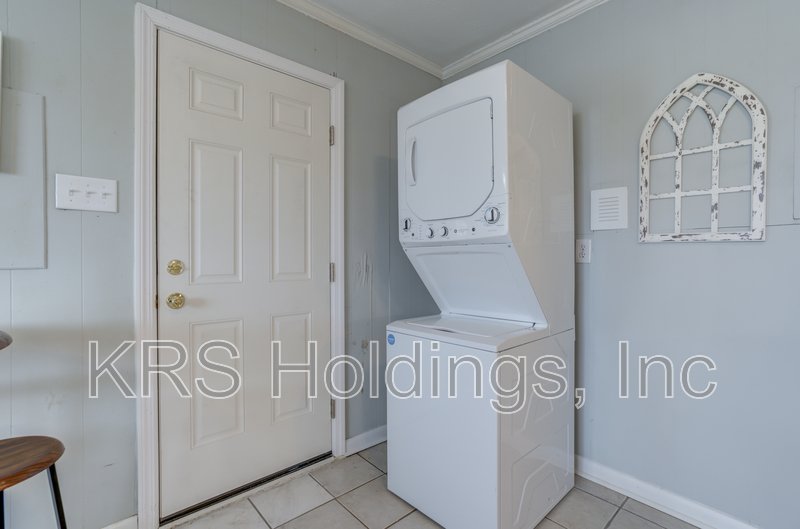 Renovated 1BR Only $995/Month | Utilities Included + Washer/Dryer property image