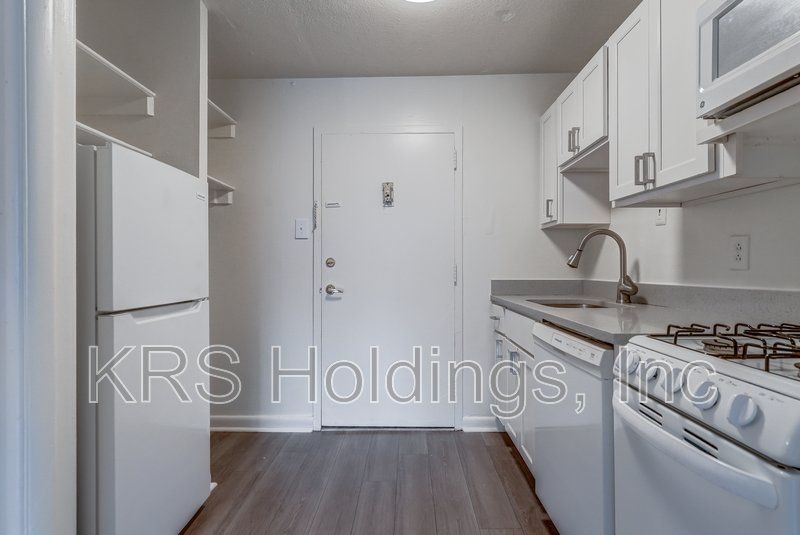 311 W Franklin St 208 property image