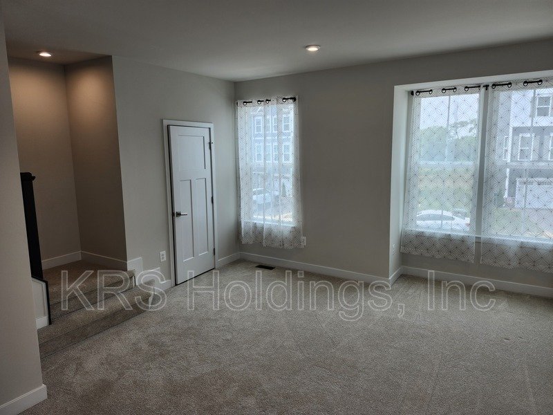 READY NOW, TOWNHOUSE NEAR HARRISONBURG - 4 BR, 3.5 Bath End Unit property image